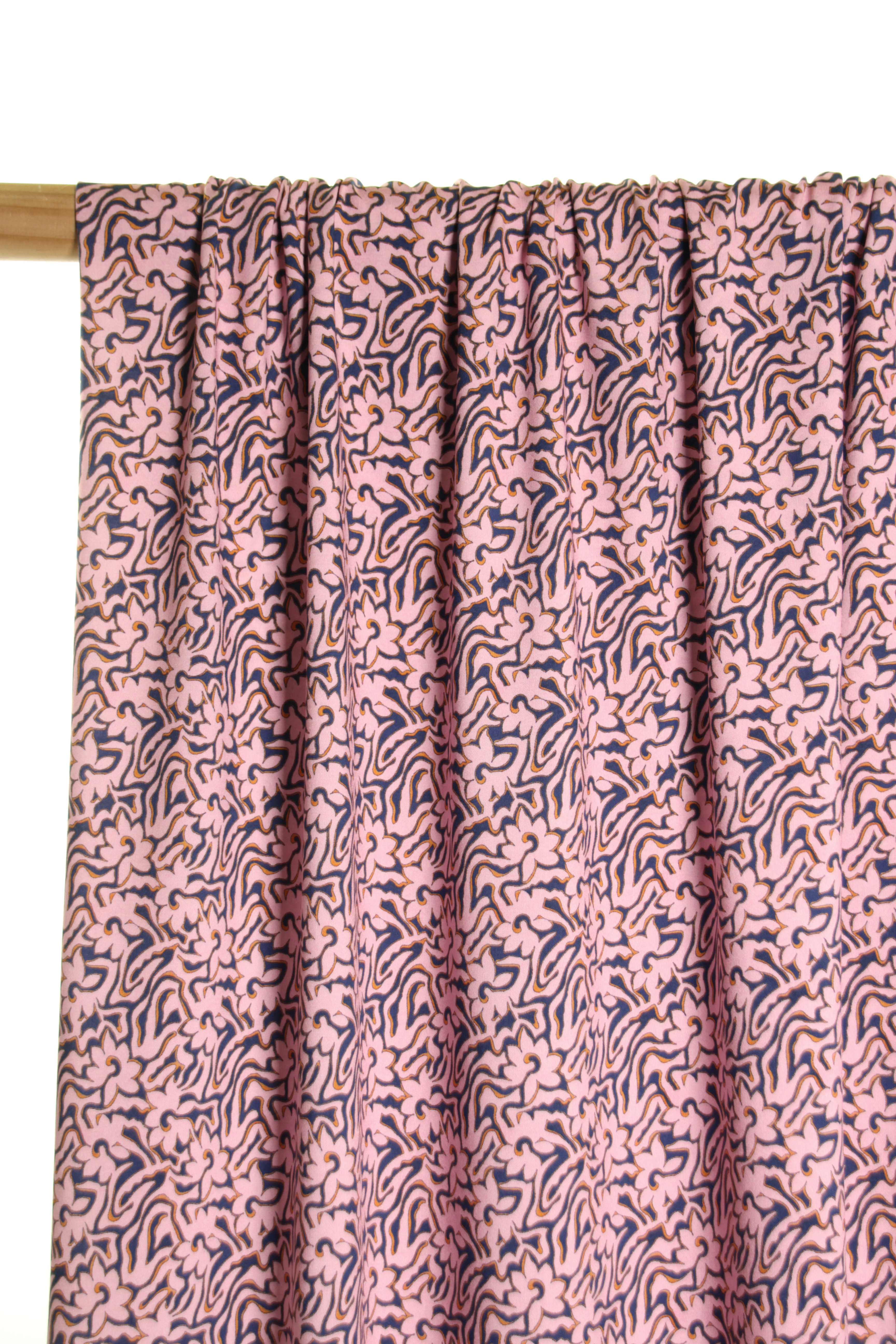 Viscose print roos met blauwe bloemen - Atelier Jupe